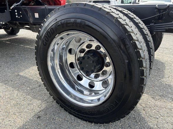 2021 Ford F-650 - Photo 27