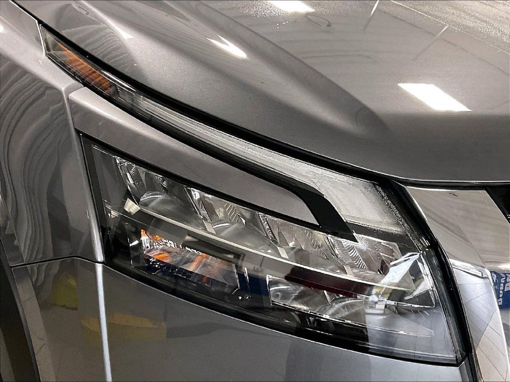 Used 2025 Gray Nissan SV image 32
