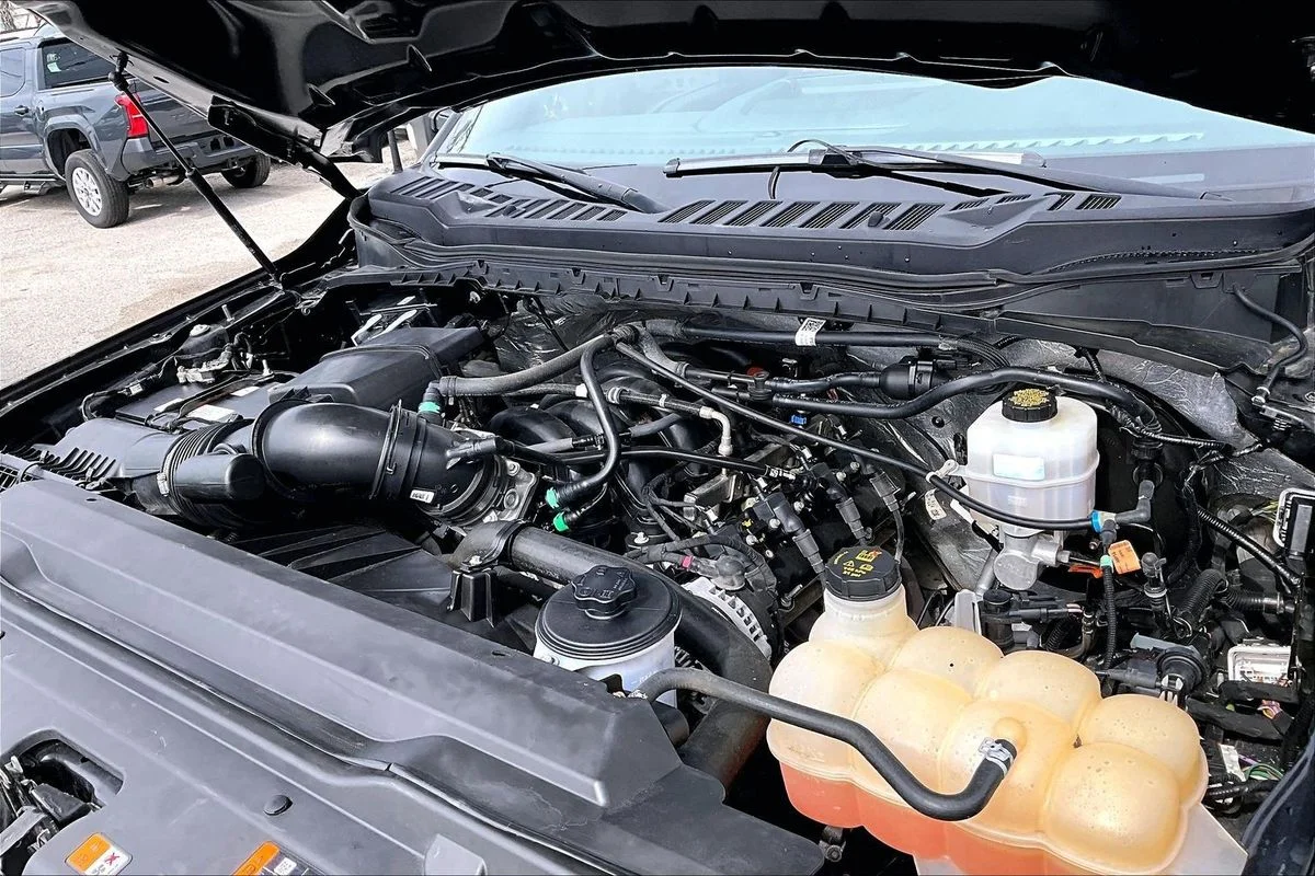 Used 2024  Ford LARIAT image 34