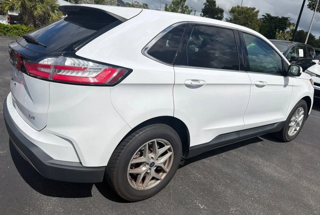 Used 2022 White Ford SEL image 5