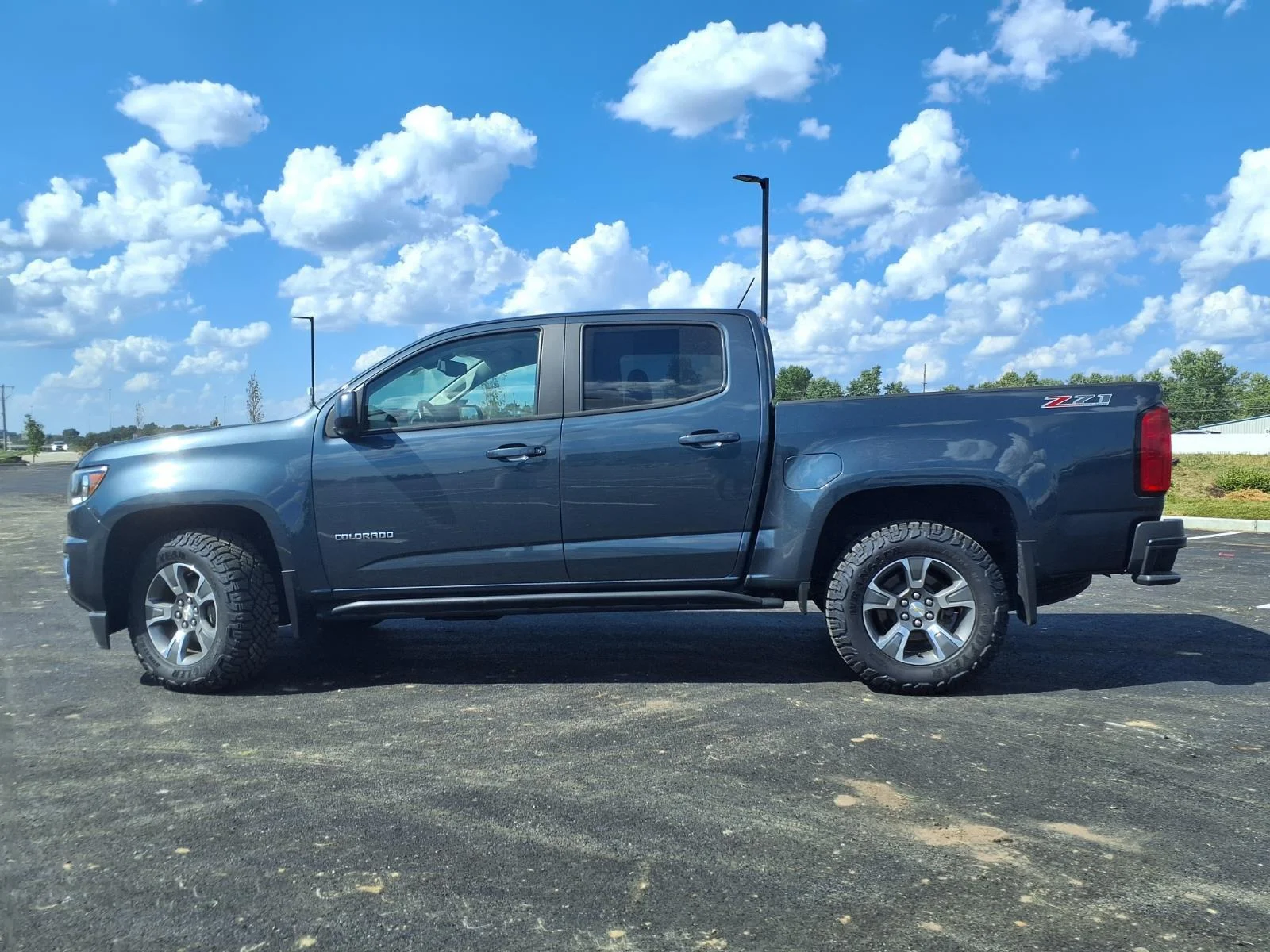 Used 2020 Shadow Gray Metallic Chevrolet 4WD Z71 image 24