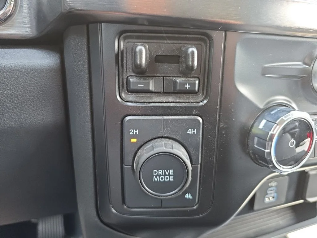 Used 2024 Gray Ford Lariat image 24