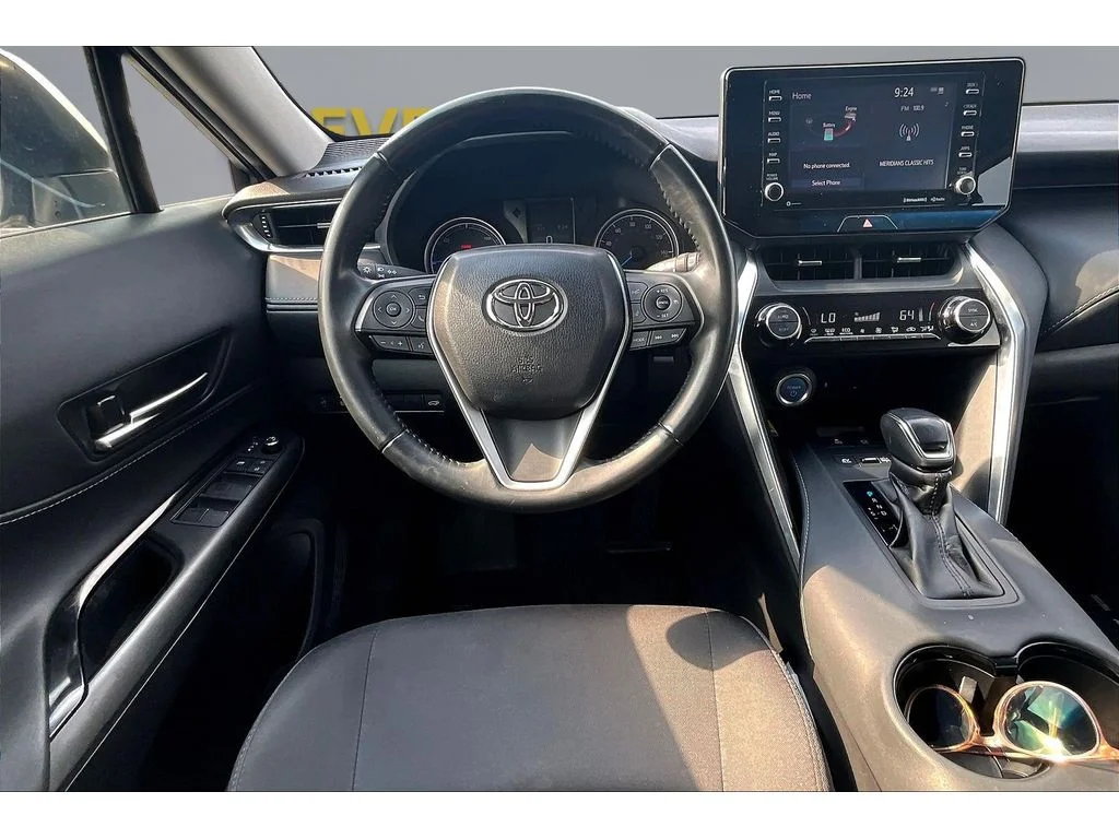 Used 2021  Toyota LE image 5