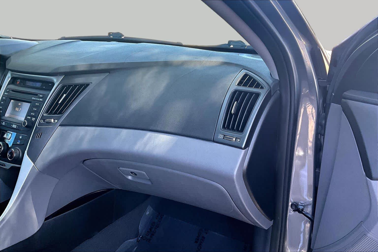 Used 2014 Harbor Gray Metallic Hyundai GLS image 19