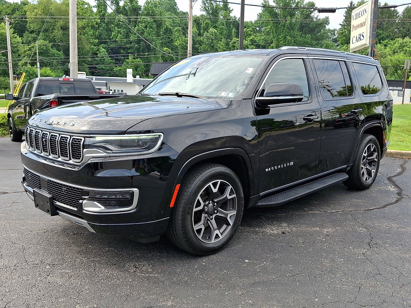 Certified Used 2023 Diamond Black Crystal Pearlcoat Jeep Series III image 3
