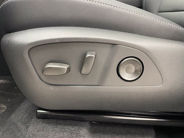 2027 Chevrolet Traverse LT - Photo 10