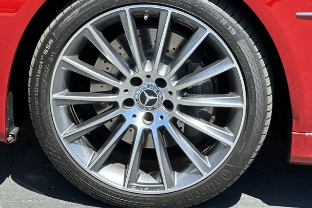 Used 2019  Mercedes-Benz SL 550 image 25