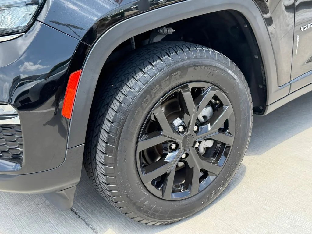 Used 2022 Black Jeep Limited image 9