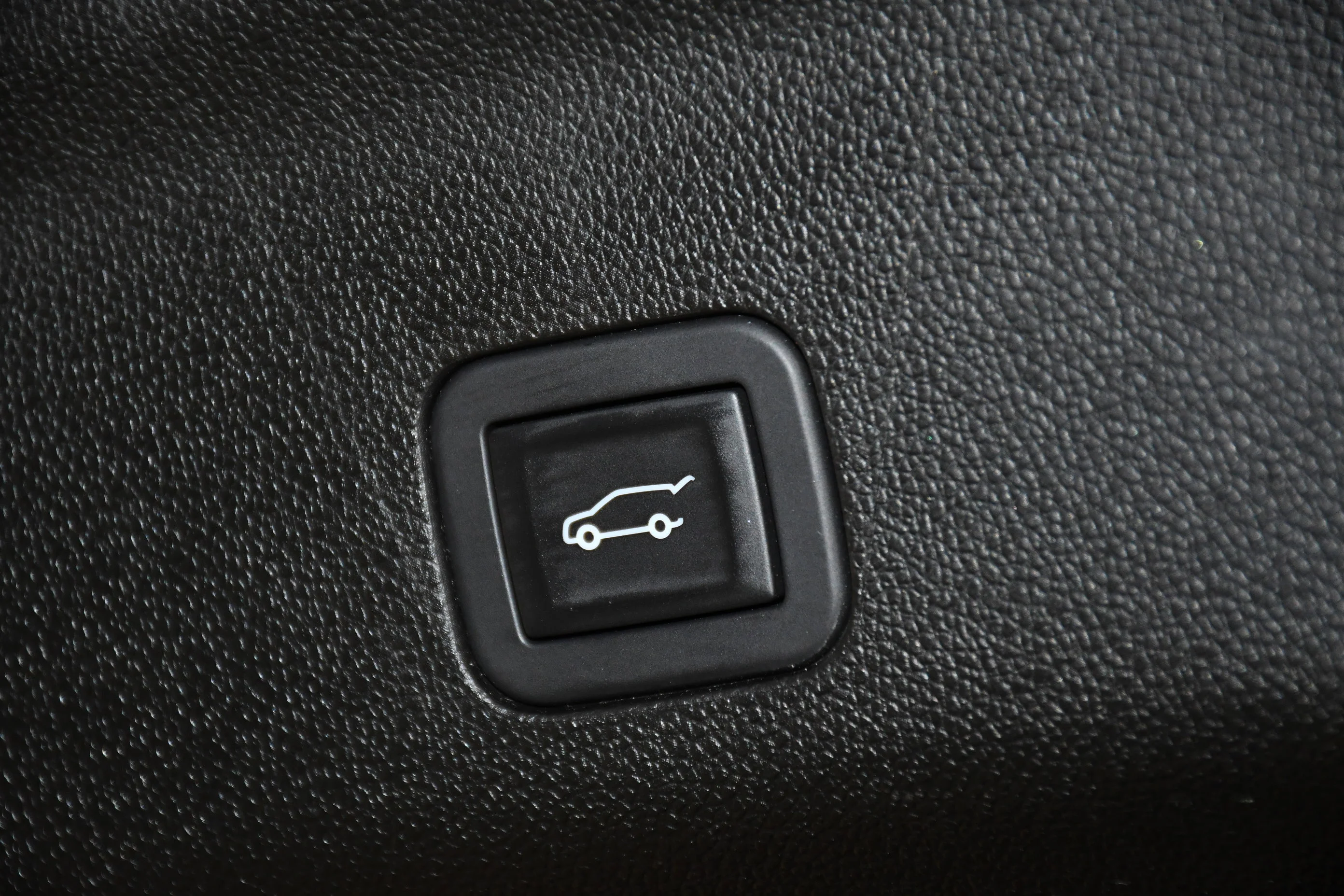 Used 2025 Summit White GMC AT4 image 55