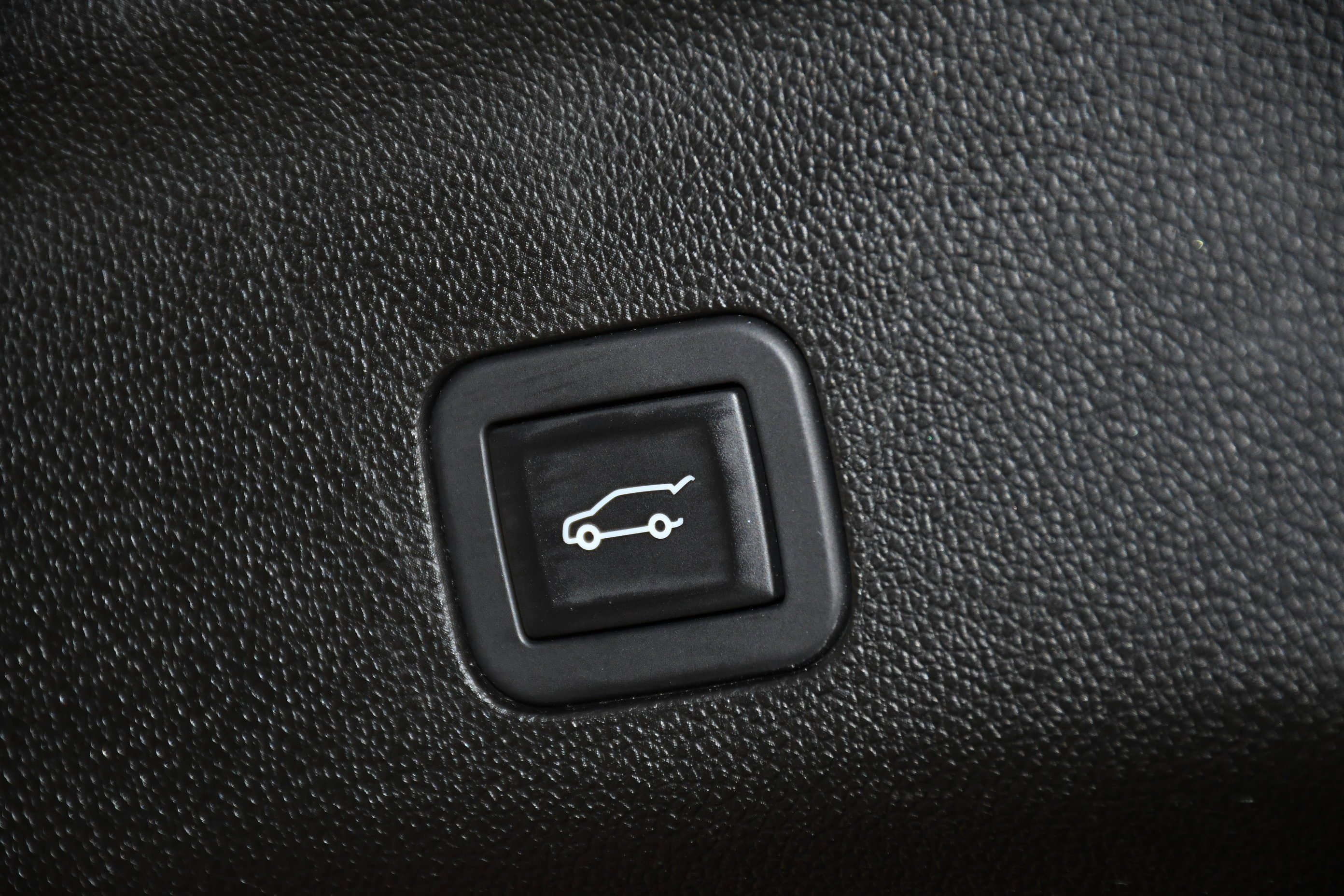 Used 2025 Summit White GMC AT4 image 55