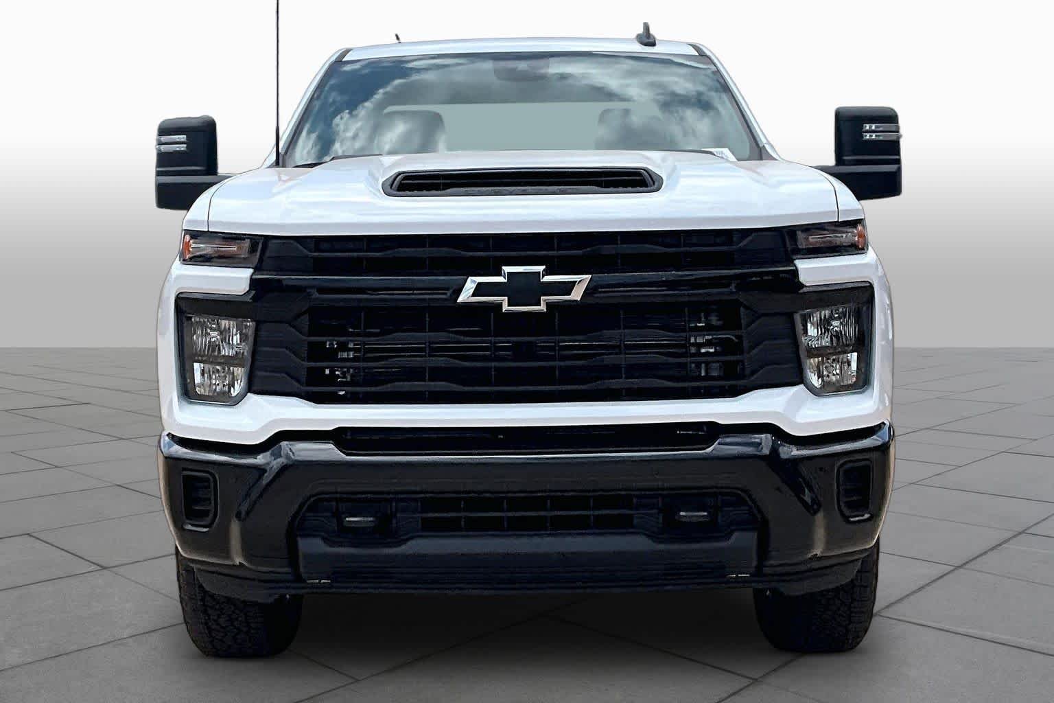 New 2026 Summit White Chevrolet Custom image 3