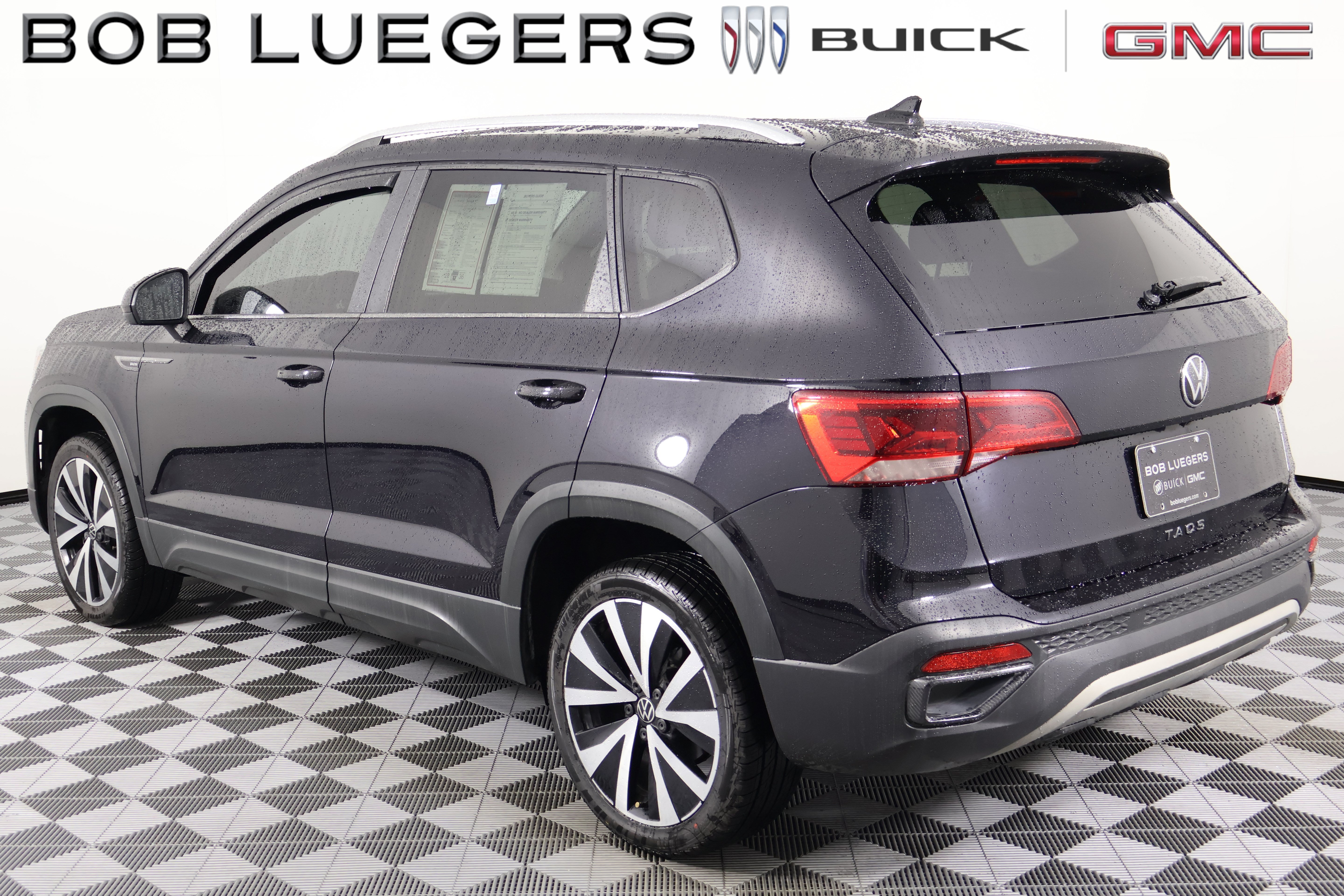 Used 2022 Black Volkswagen 1.5T SE image 4