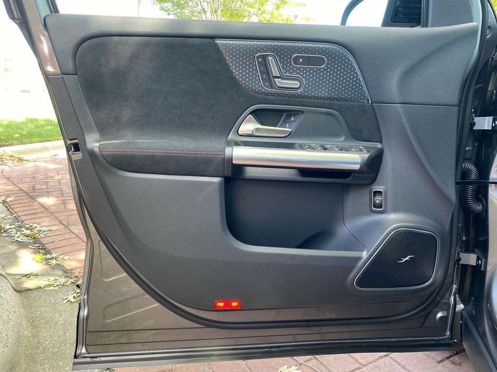 Used 2025 Mountain Grey Metallic Mercedes-Benz GLA 250 image 25