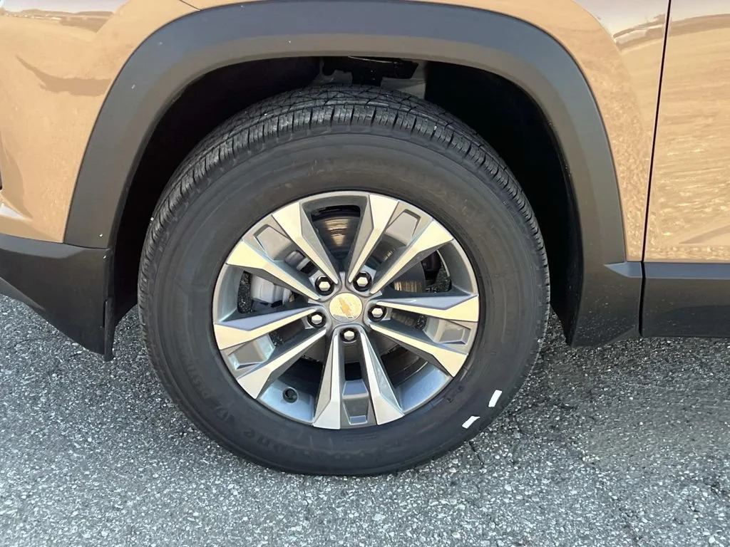 2027 Chevrolet Equinox LT - Photo 25