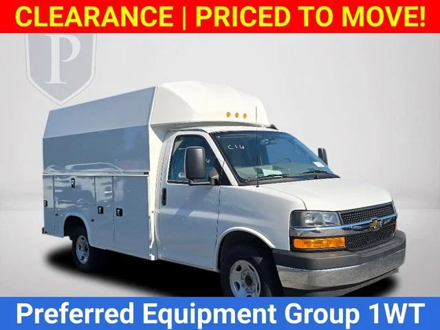 New 2025 Summit White Chevrolet 1WT image 2