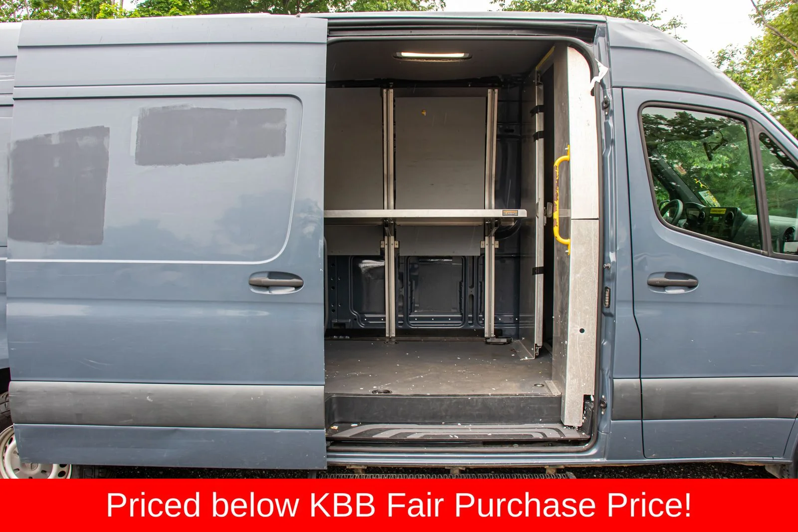 Used 2019 Blue Mercedes-Benz Cargo 170 WB image 7