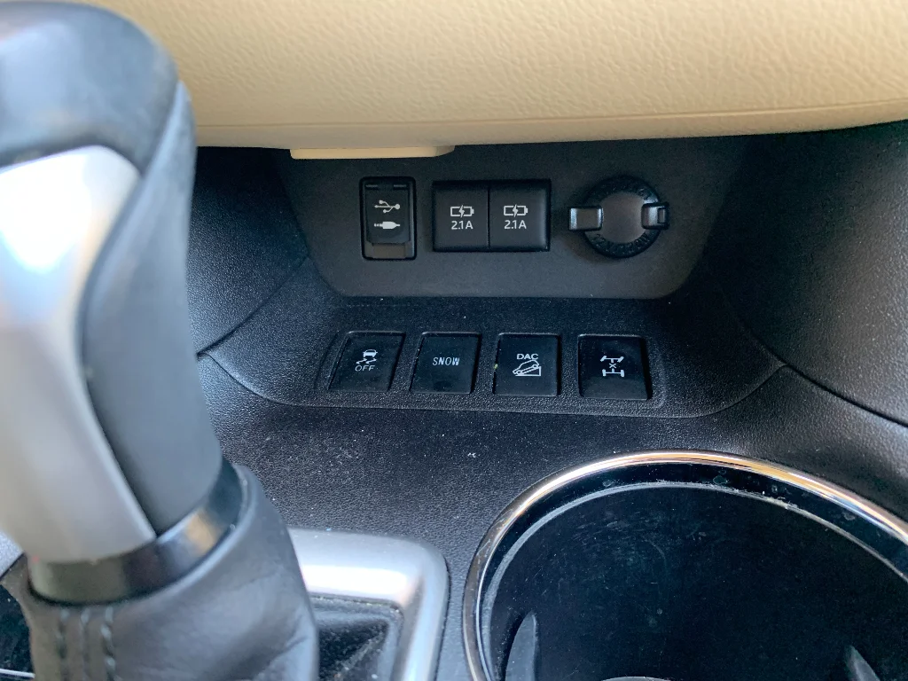 Used 2017 Blizzard Pearl Toyota LE Plus image 18