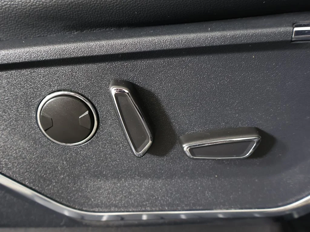 Used 2023 Agate Black Metallic Ford Lariat image 37