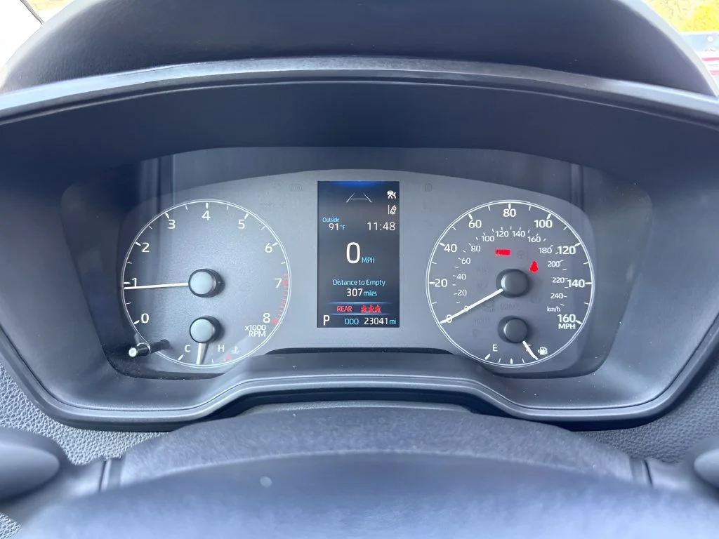 Used 2025 White Toyota LE image 19