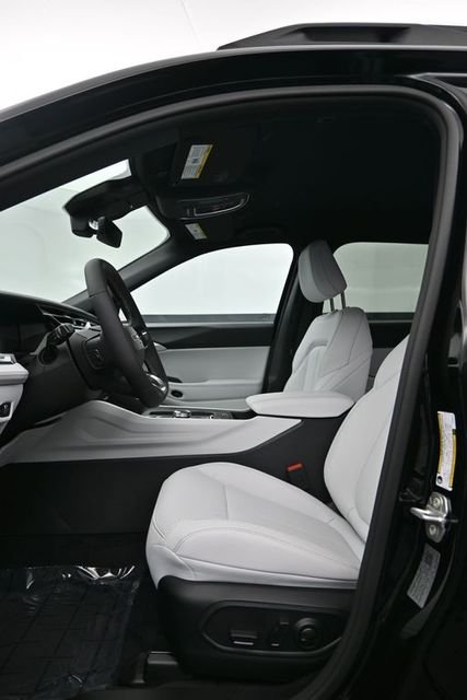 New 2026 Diamond Black Crystal Pearl-Coat Exterior Paint Jeep Limited image 9