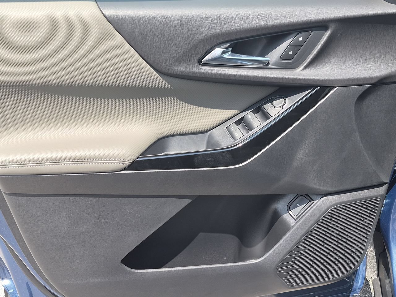 2027 Chevrolet Equinox LT - Photo 23