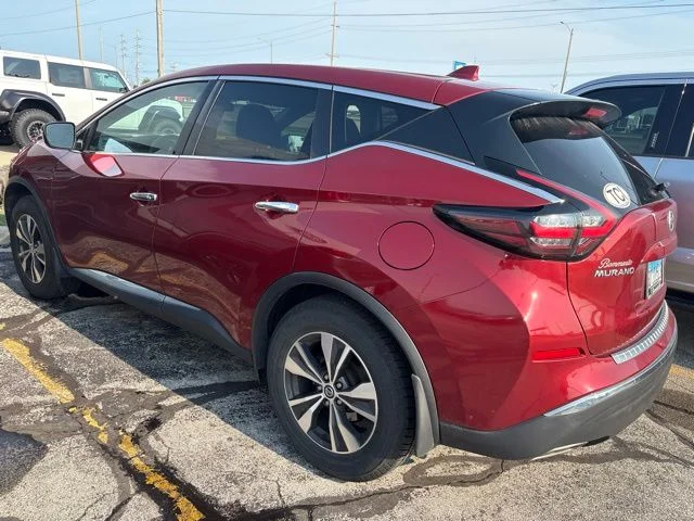 Used 2019 Red Nissan S image 4
