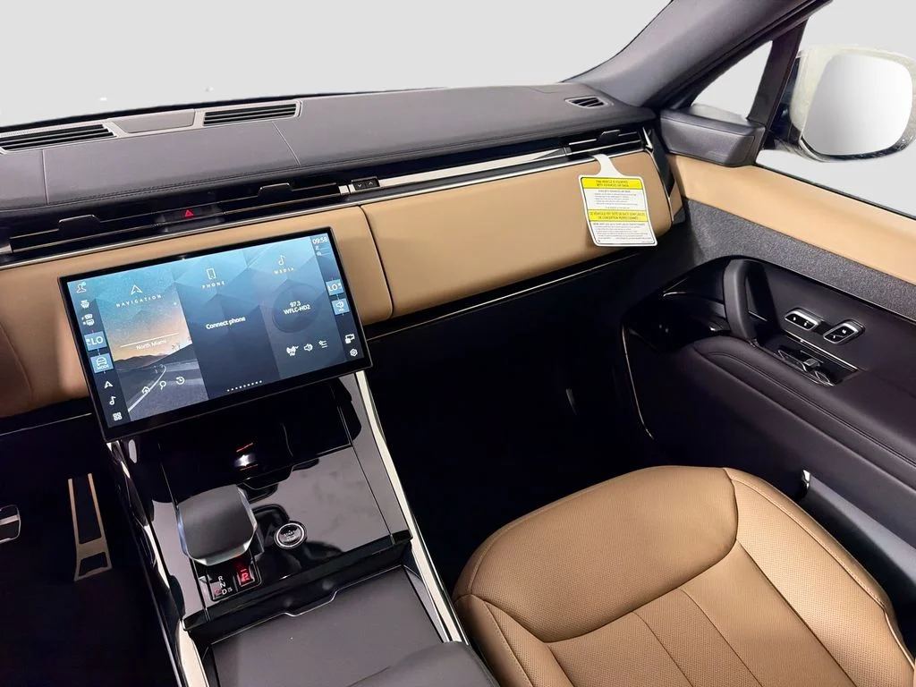 New 2026 Santorini Black Land Rover Dynamic SE image 25