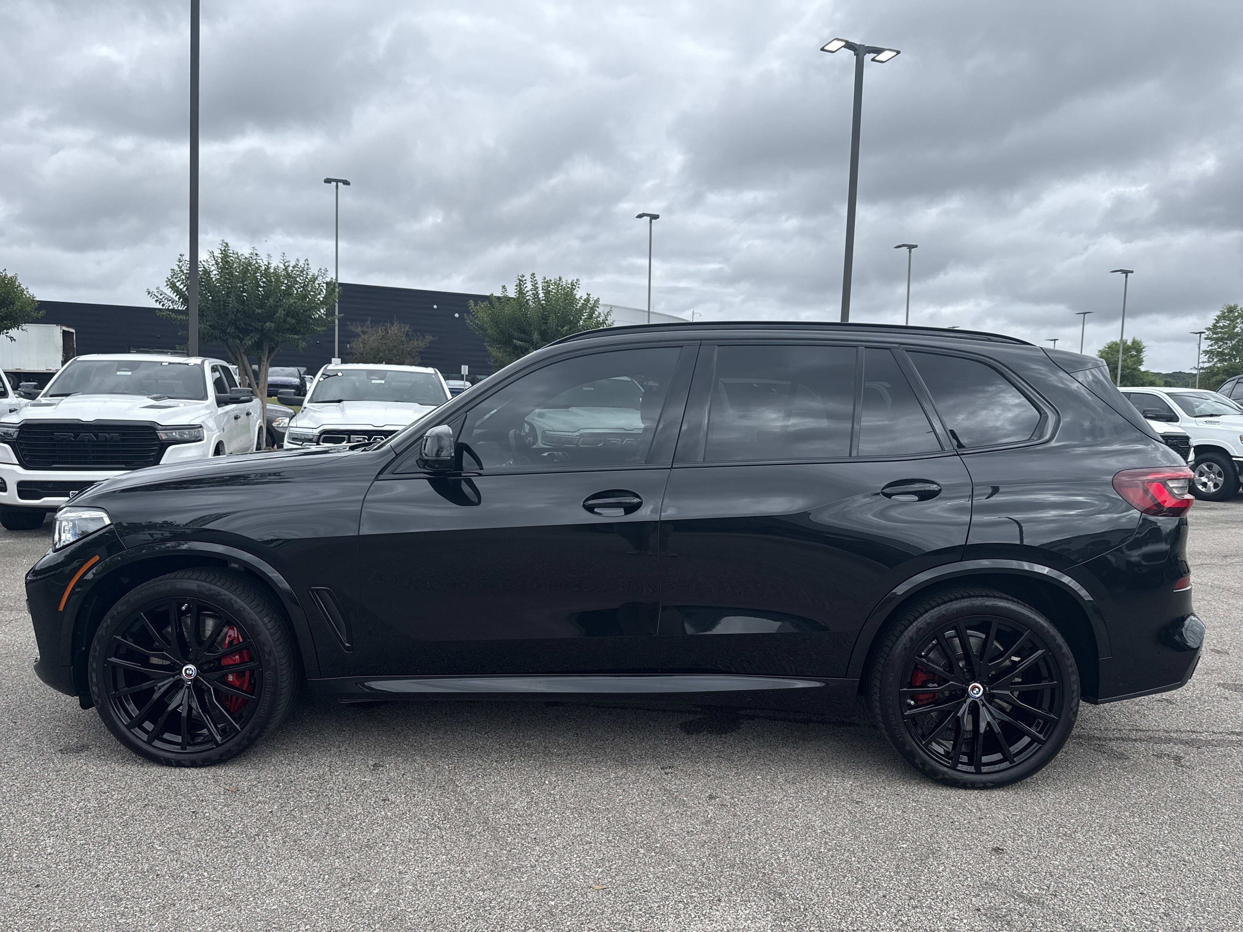 Used 2023 Black Sapphire Metallic BMW M50i image 4