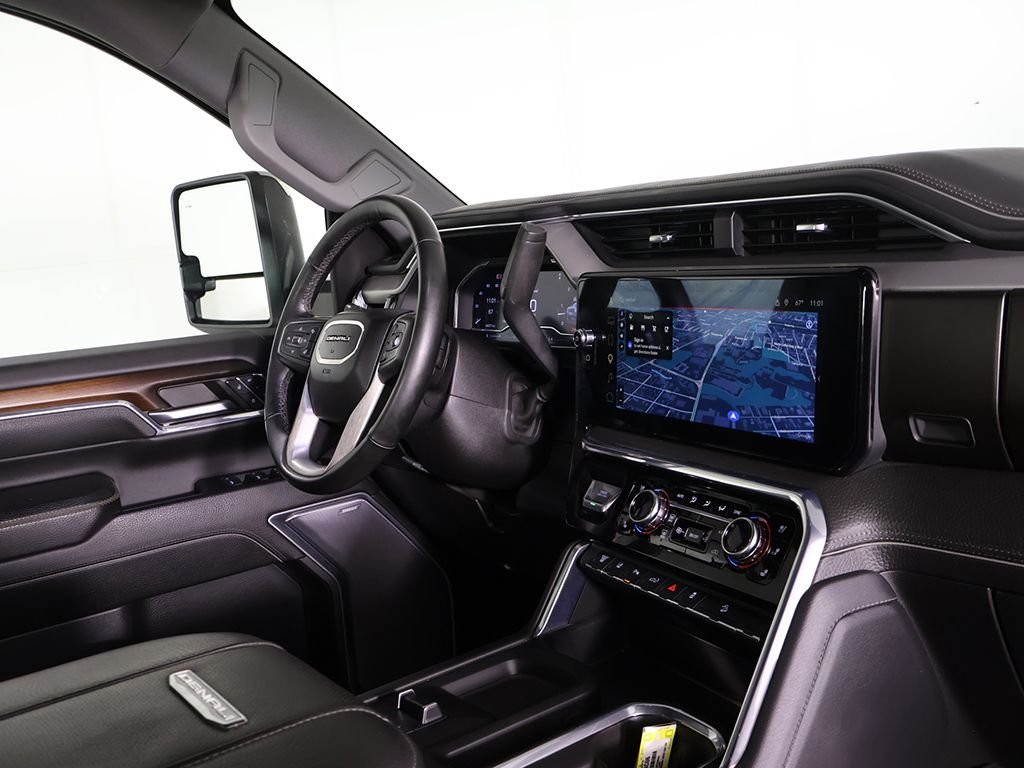 Used 2024 White GMC Denali image 27