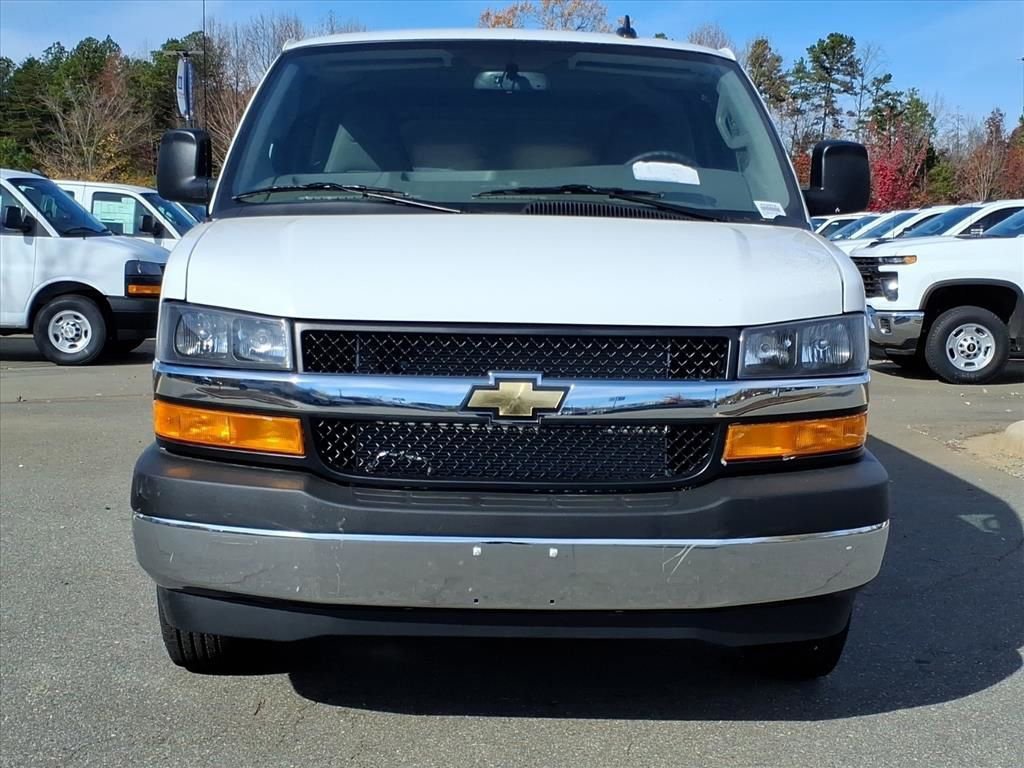 New 2025 Summit White Chevrolet WT image 37