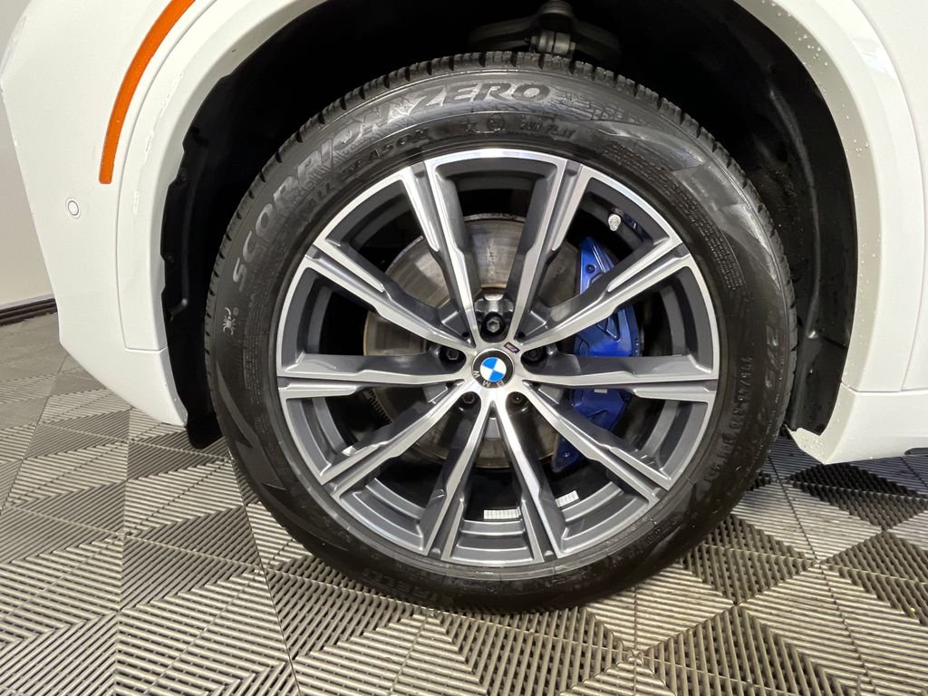 Used 2025 White BMW xDrive40i image 16