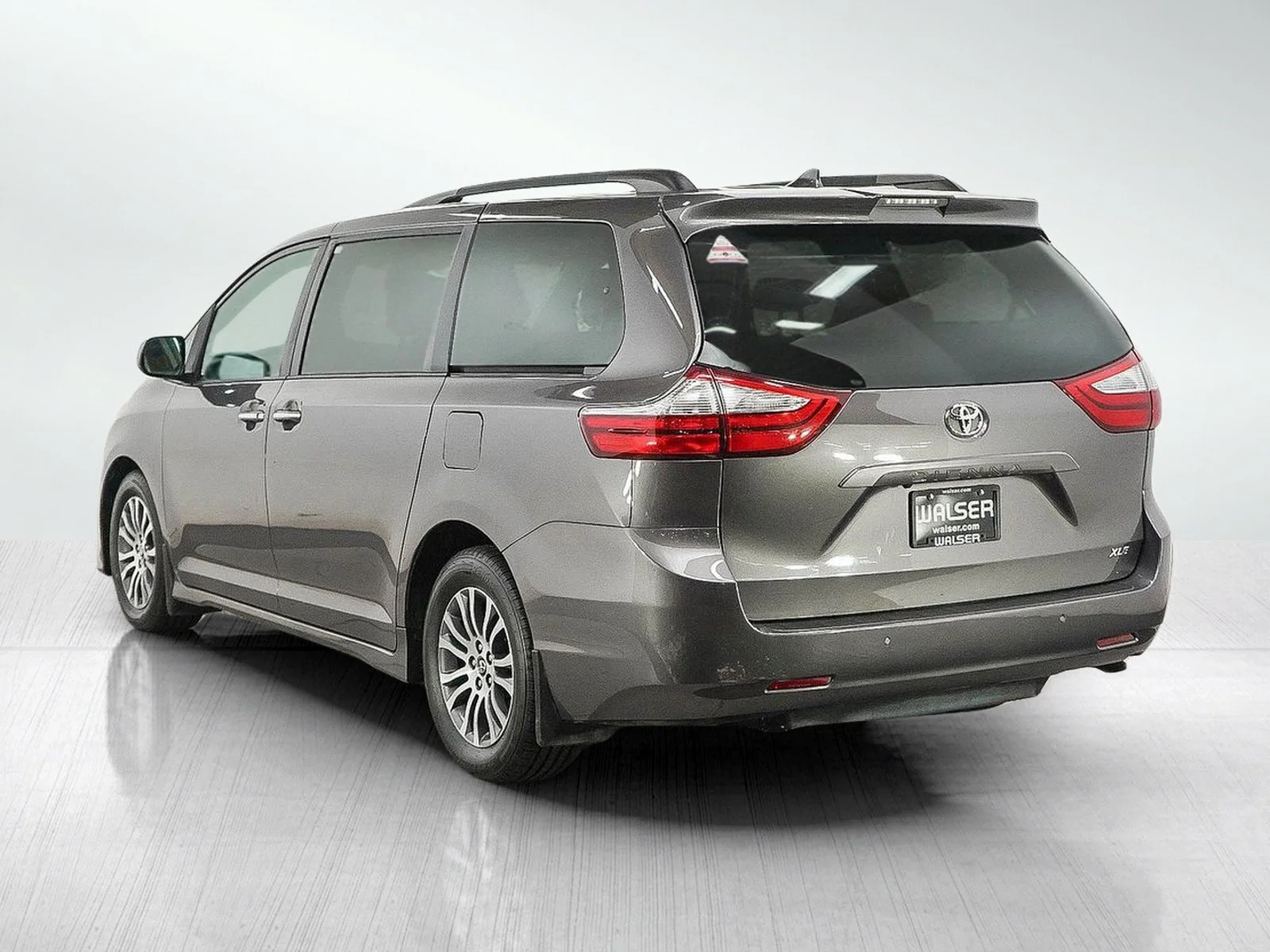 Used 2019 Gray Toyota XLE image 3