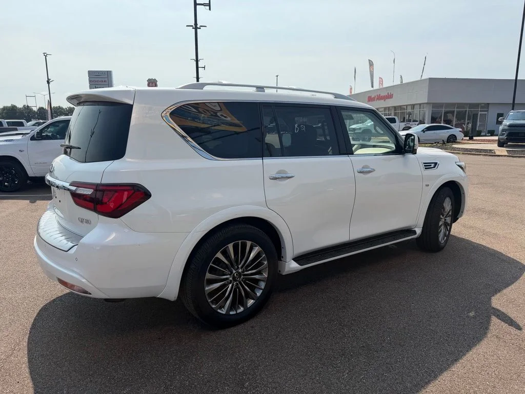 Used 2018 White INFINITI Base image 5