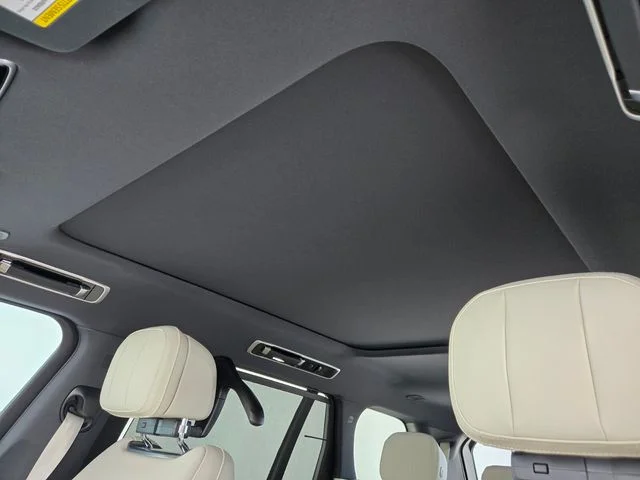 New 2026 Ionian Silver in Gloss finish Land Rover SE image 11
