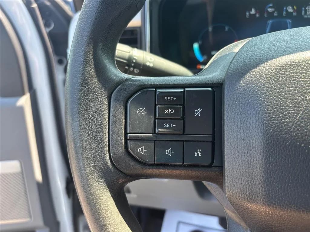 Used 2023 Oxford White Ford XLT image 31