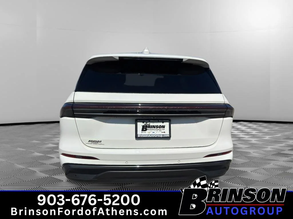 Used 2024 White Platinum Tri-Coat Metallic Lincoln Premiere image 6