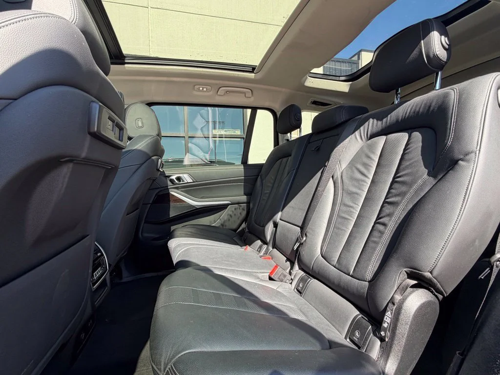 Used 2019 Black BMW xDrive40i image 11