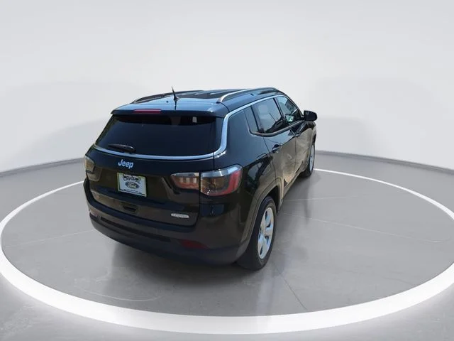 Used 2018 Black Jeep Latitude image 8
