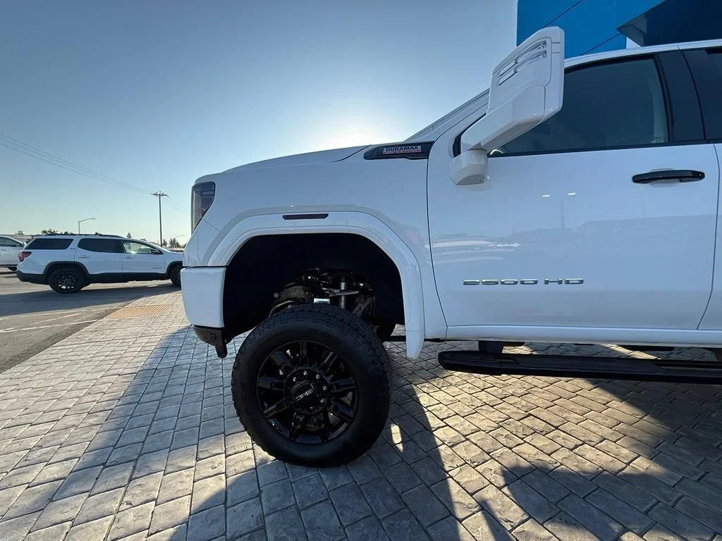 Used 2023 SUMMIT WHITE GMC Pro image 5
