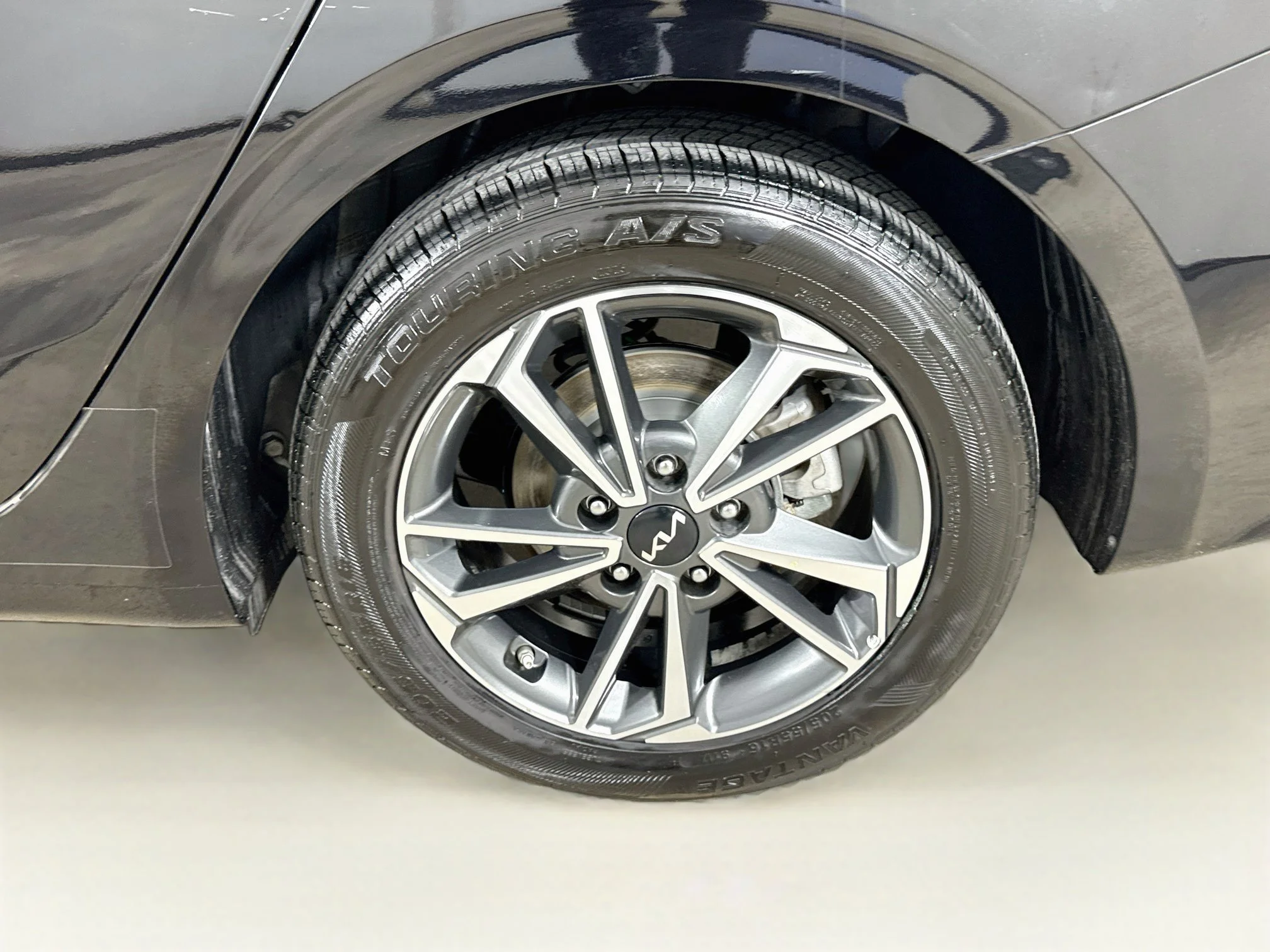 Used 2023 Aurora Black Pearl Kia LXS image 31