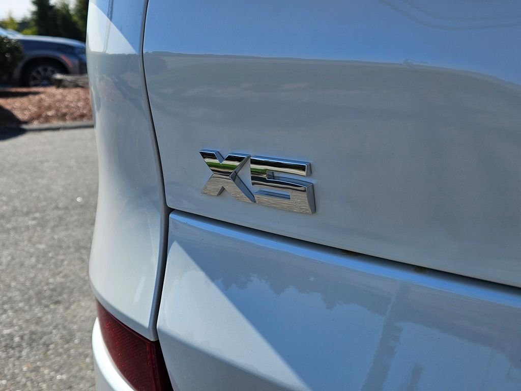 Certified Used 2026 Mineral White Metallic BMW M60i image 11