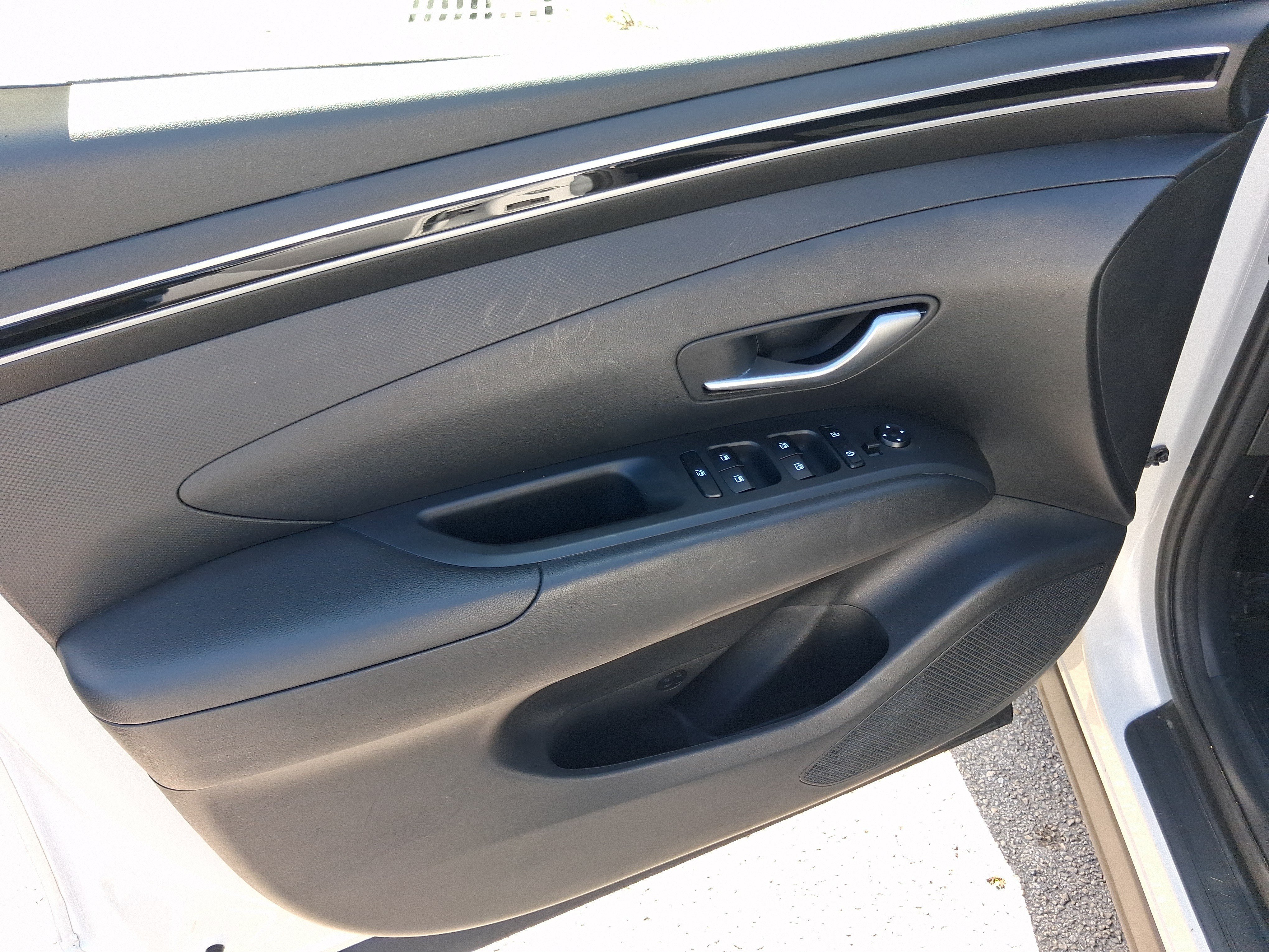 Used 2024 White Hyundai SEL image 12