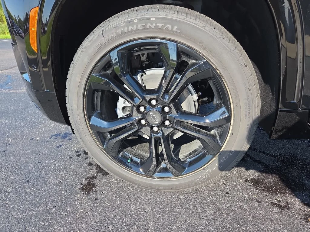 New 2027 Mosaic Black Metallic Chevrolet RS image 30