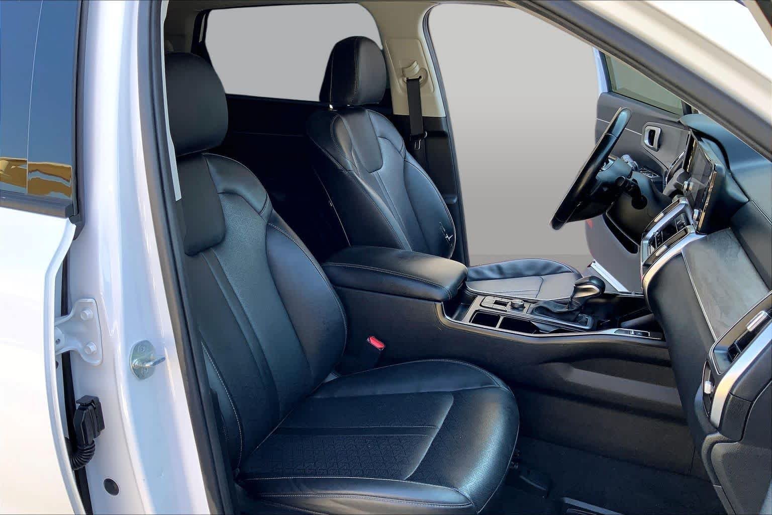 Used 2023 Glacial White Pearl Kia EX image 9
