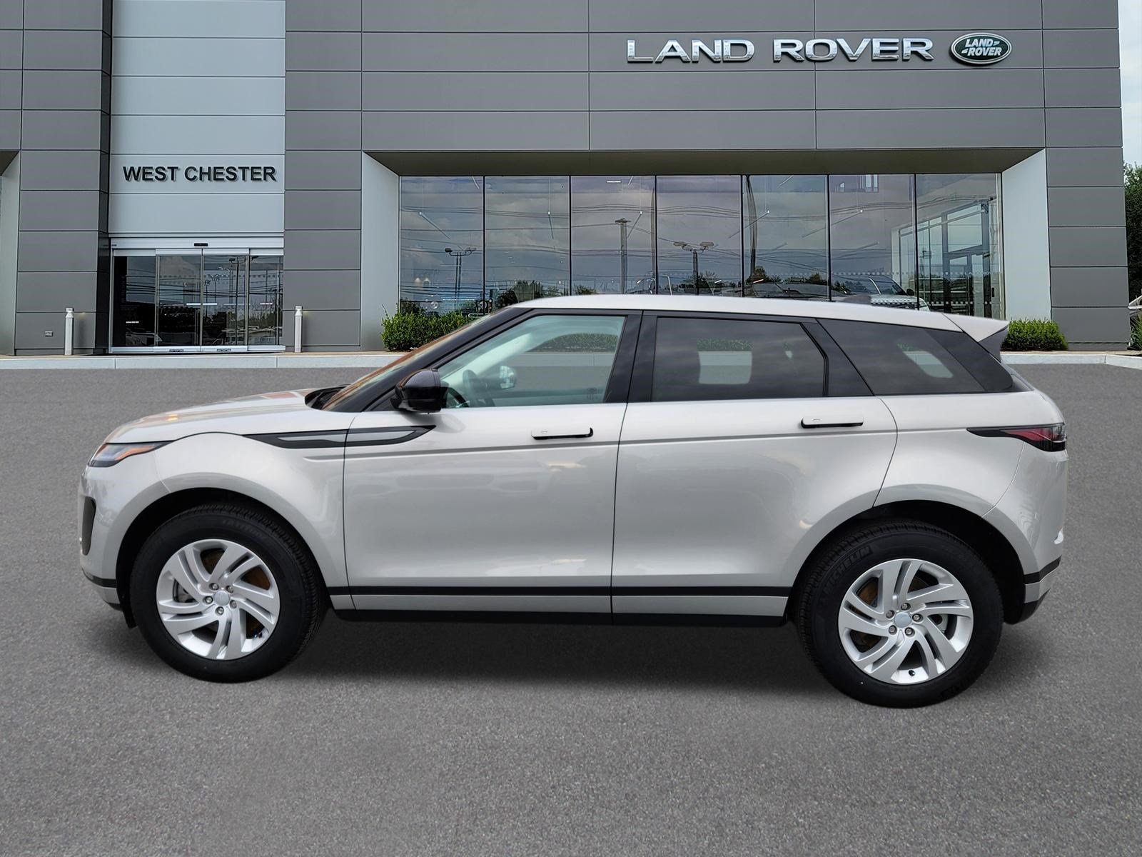 Certified Used 2025 Seoul Pearl Silver Metallic Land Rover S image 5