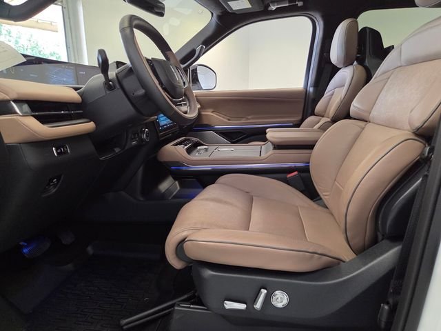Used 2025 White Lincoln Black Label image 11