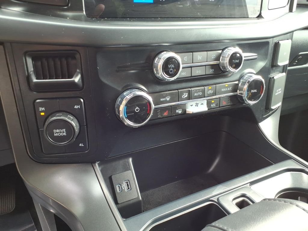 Certified Used 2024 Oxford White Ford XLT image 25
