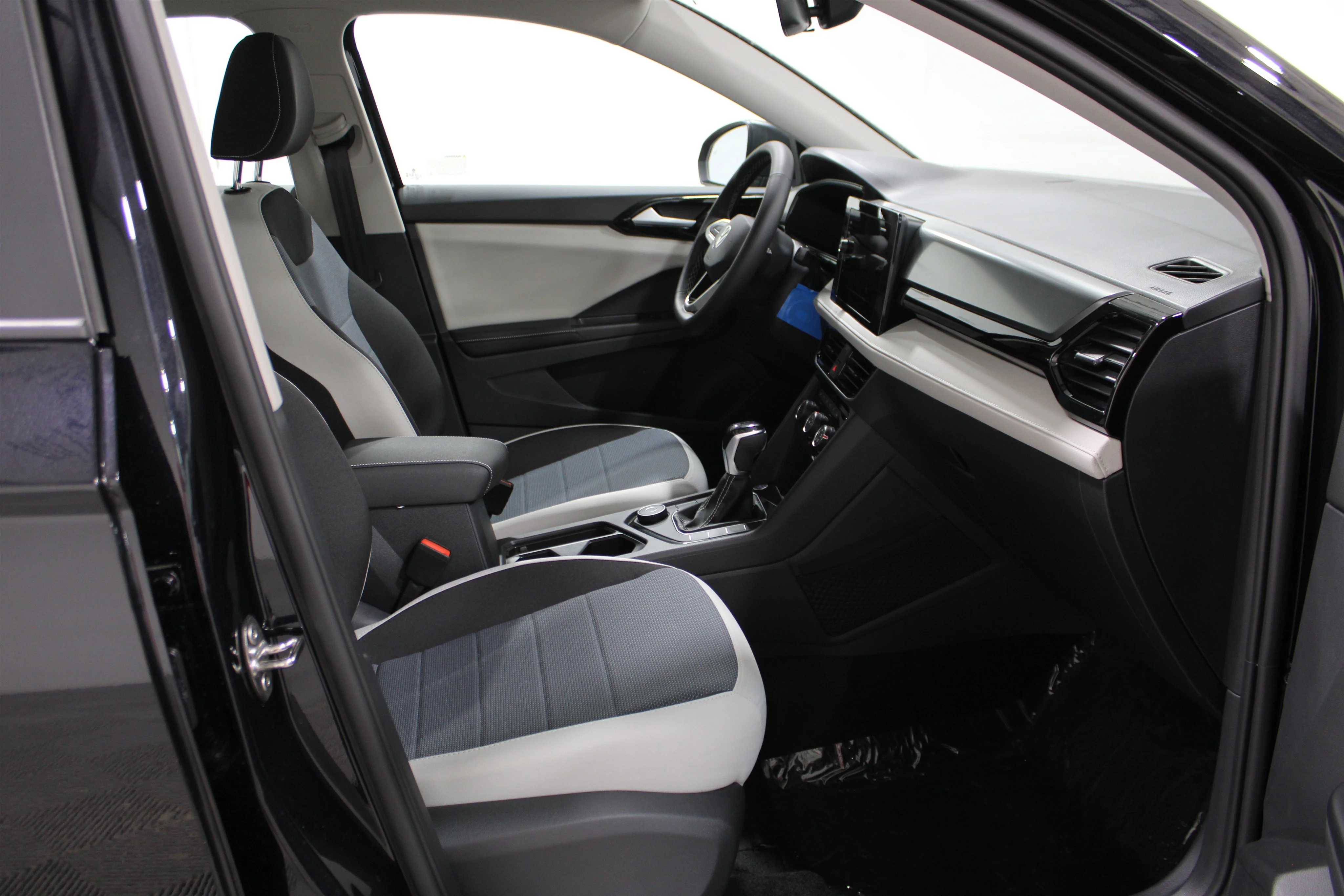 2025 Volkswagen Taos S - Photo 22