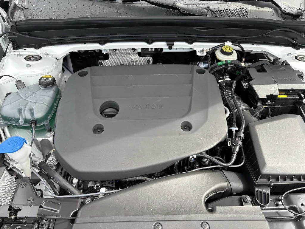 New 2026 Crystal White Volvo Plus image 29