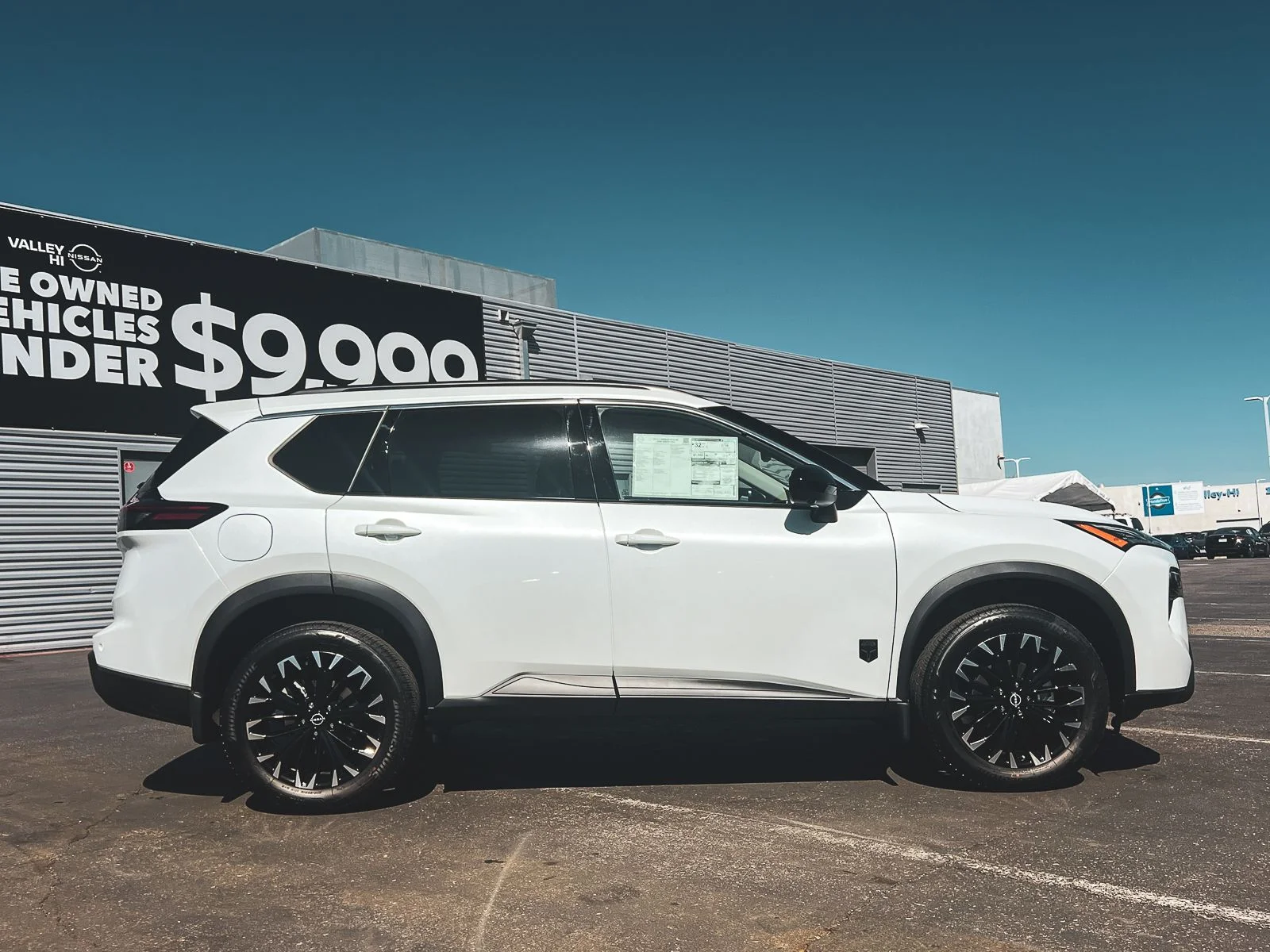 New 2026 Everest White Pearl TriCoat Nissan Dark Armor™ image 2